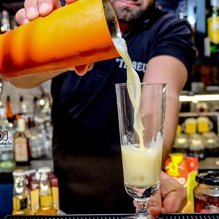 Tebeu Coffe And Bar Panzió Vlora Kültér fotó