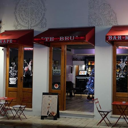 Tebeu Coffe And Bar Panzió Vlora Kültér fotó