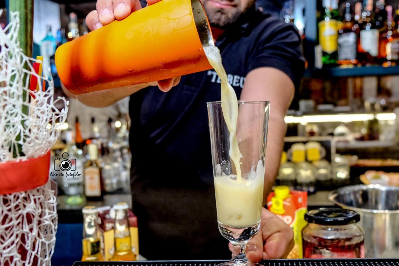 Tebeu Coffe And Bar Panzió Vlora Kültér fotó